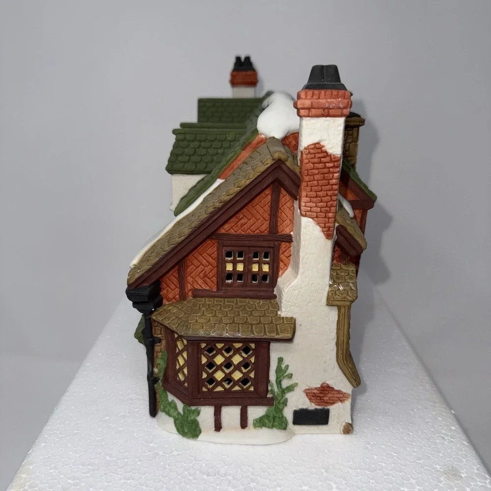 Dept 56. RUTH MARION SCOTCH WOOLENS Limited Ed#16945/17500 Dickens 55859 Lighted